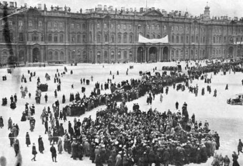 Hacia el centenario de la Revolución Socialista de Octubre de 1917 ¡Todo el poder a los sóviets!